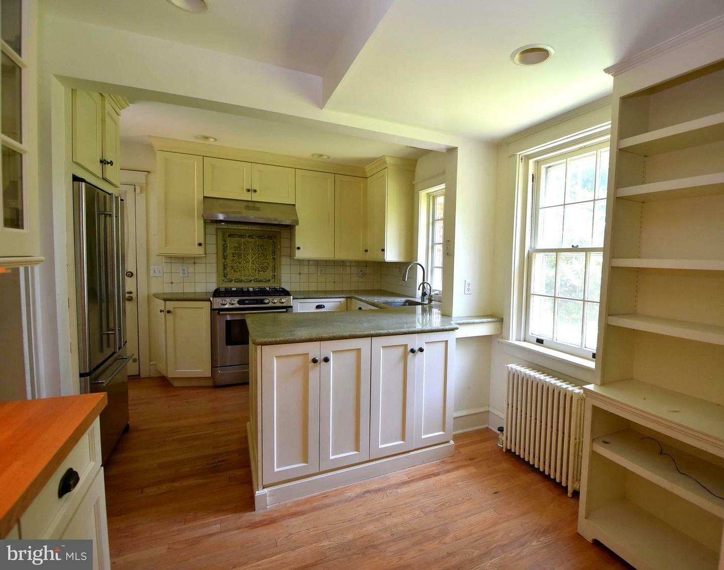 Property Photo: 19 Farm Road PA 19087
