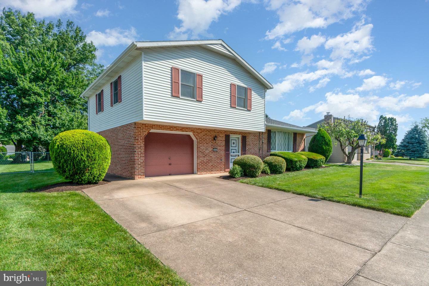 Property Photo: 909 E Coover Street PA 17055