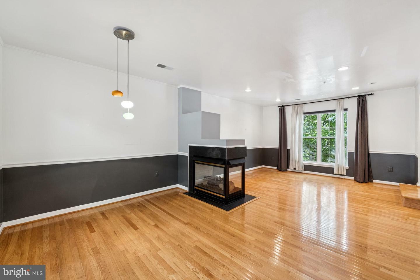 Property Photo: 1541 Northern Neck Drive 202 VA 22182