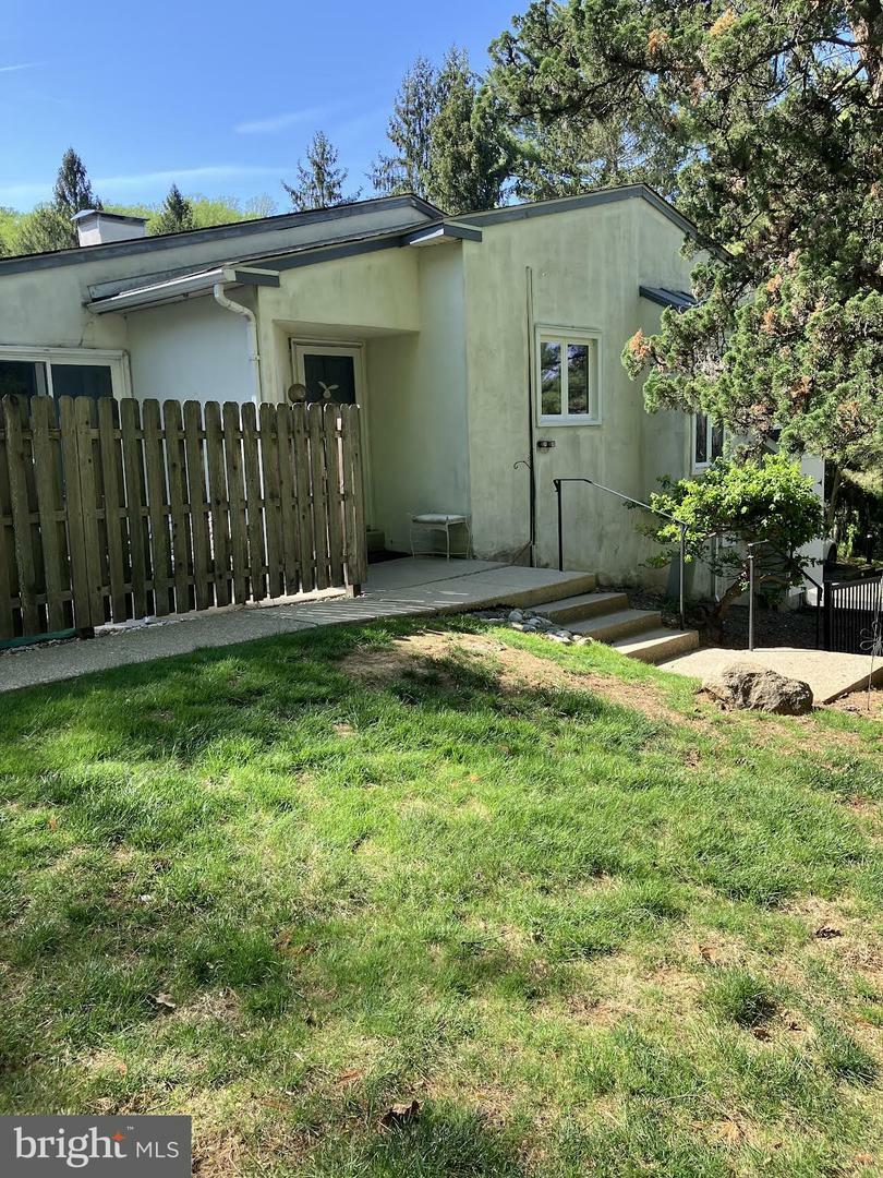 Property Photo: 262 Green Briar Court 262 PA 19073