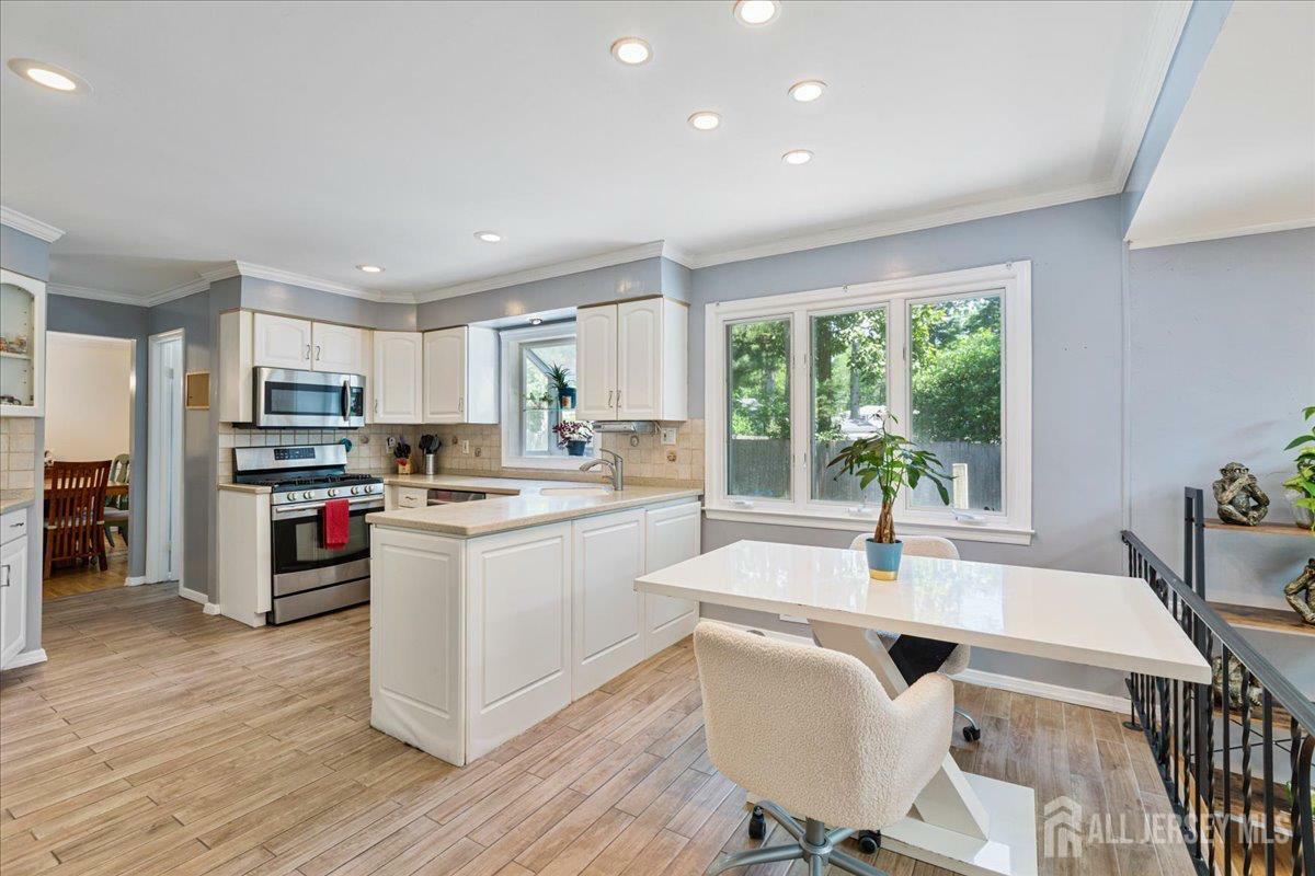 Property Photo:  8 Garfield Court  NJ 08902 