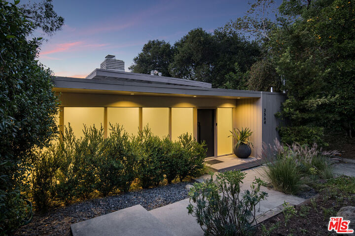 Property Photo:  3564 Multiview Dr  CA 90068 