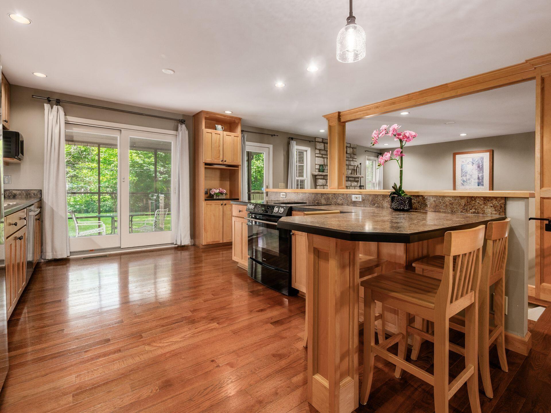 Property Photo: 4656 Crompton Drive OH 43220