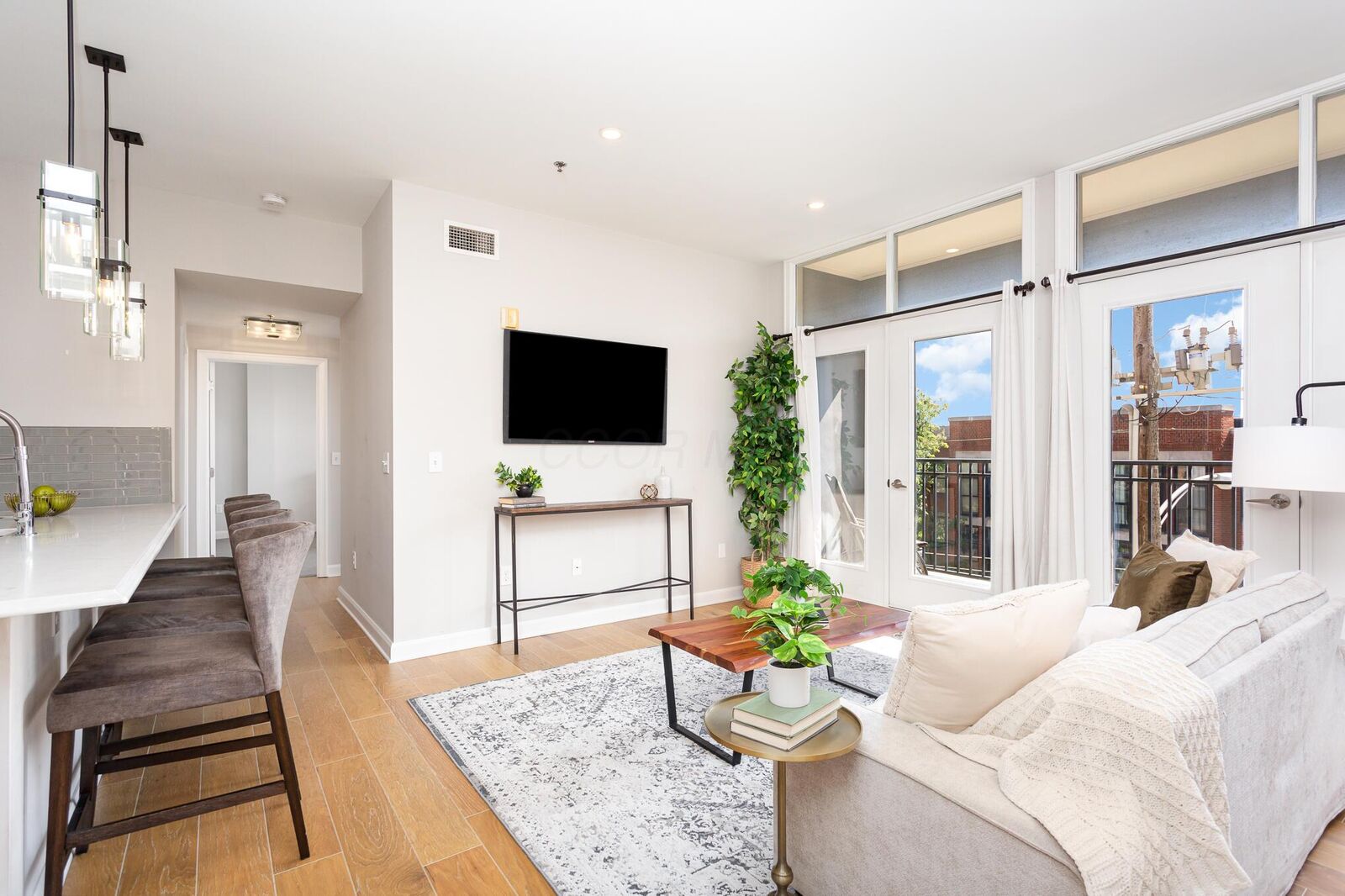 Property Photo: 825 N 4th Street OH 43215