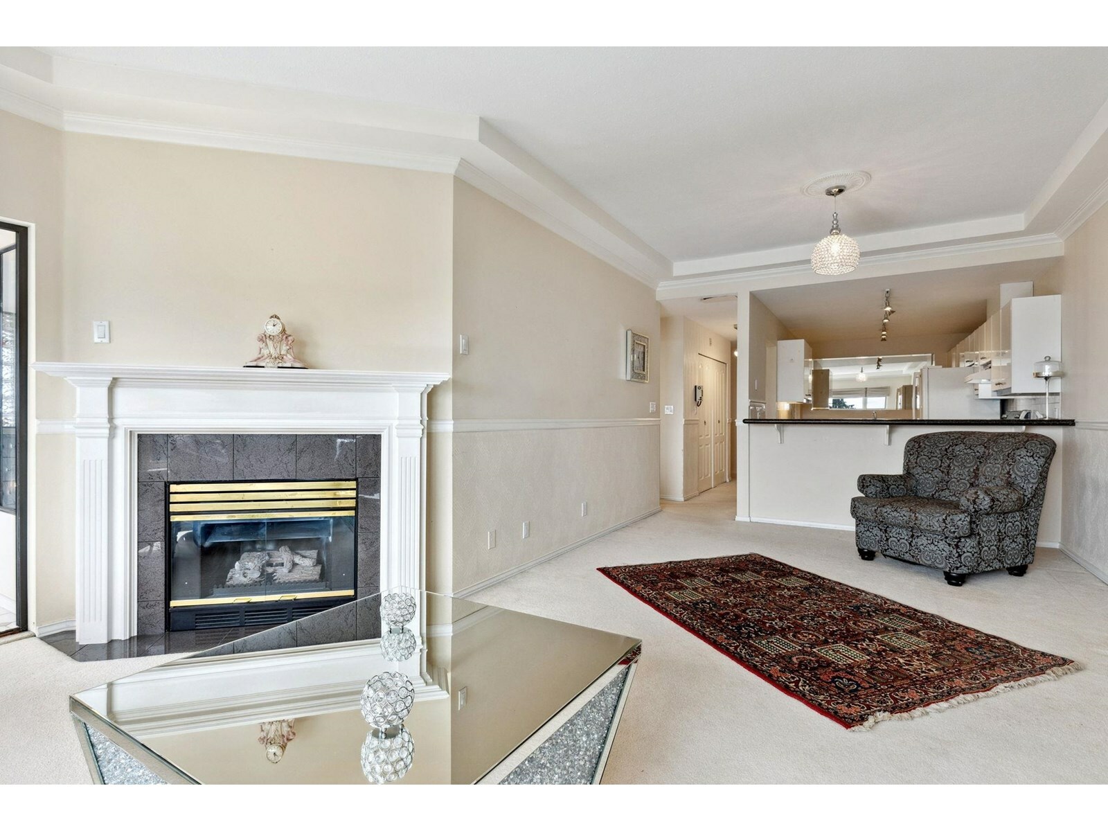 Property Photo: 15176 Buena Vista 204 BC V4B 1Y3