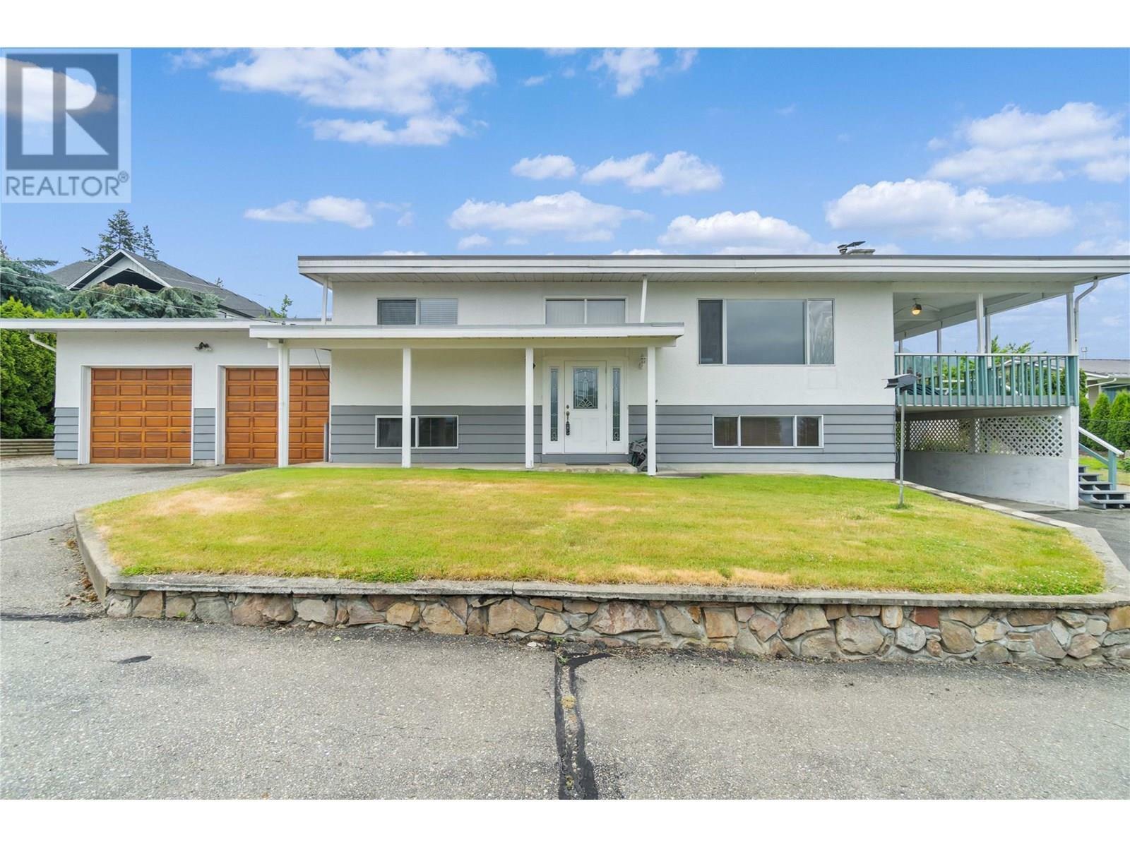1431 15 Street Southeast  Salmon Arm BC V1E 2G8 photo