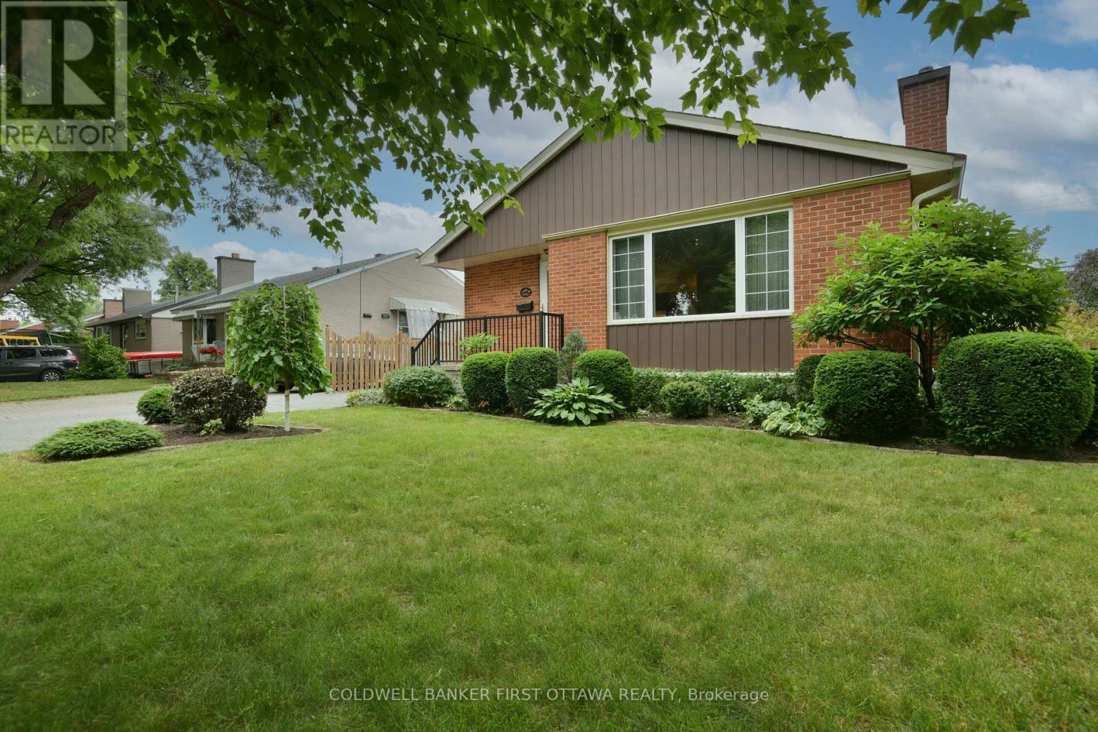 Property Photo: 2366 Drury Lane ON K2C 1G5