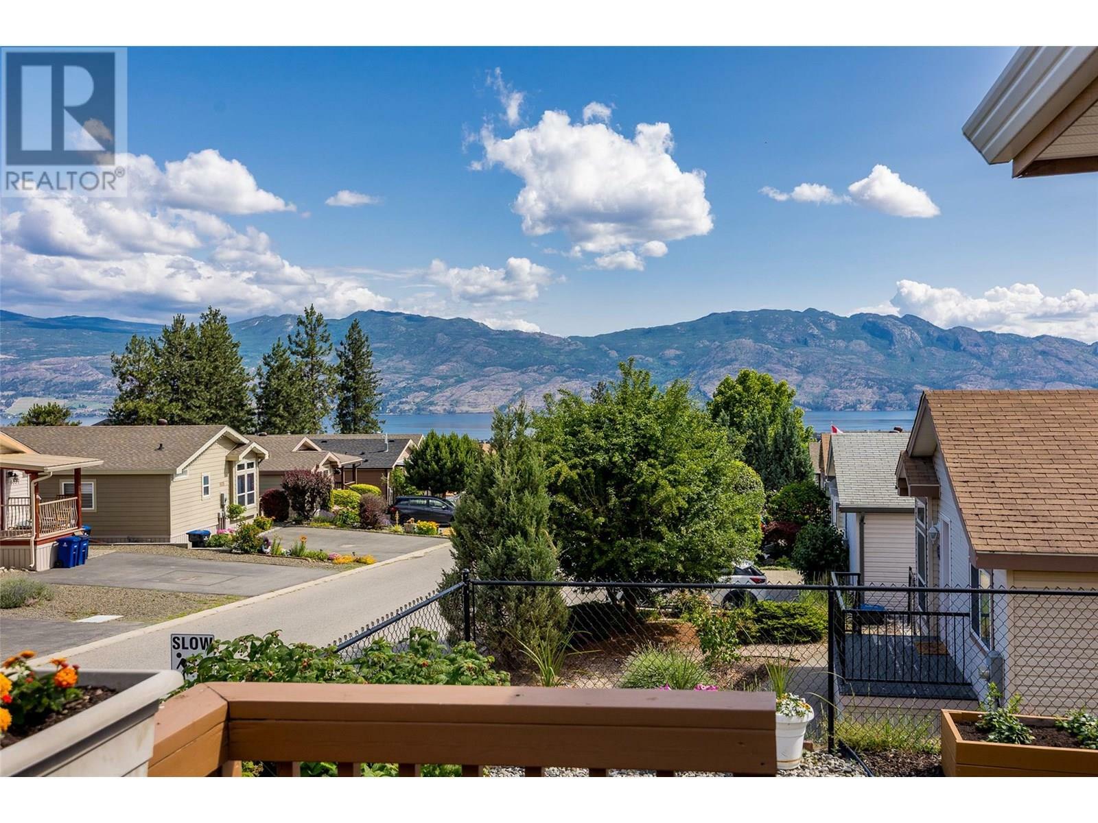 Photo de la propriété: 2440 Old Okanagan Highway 1306 BC V4T 3A2