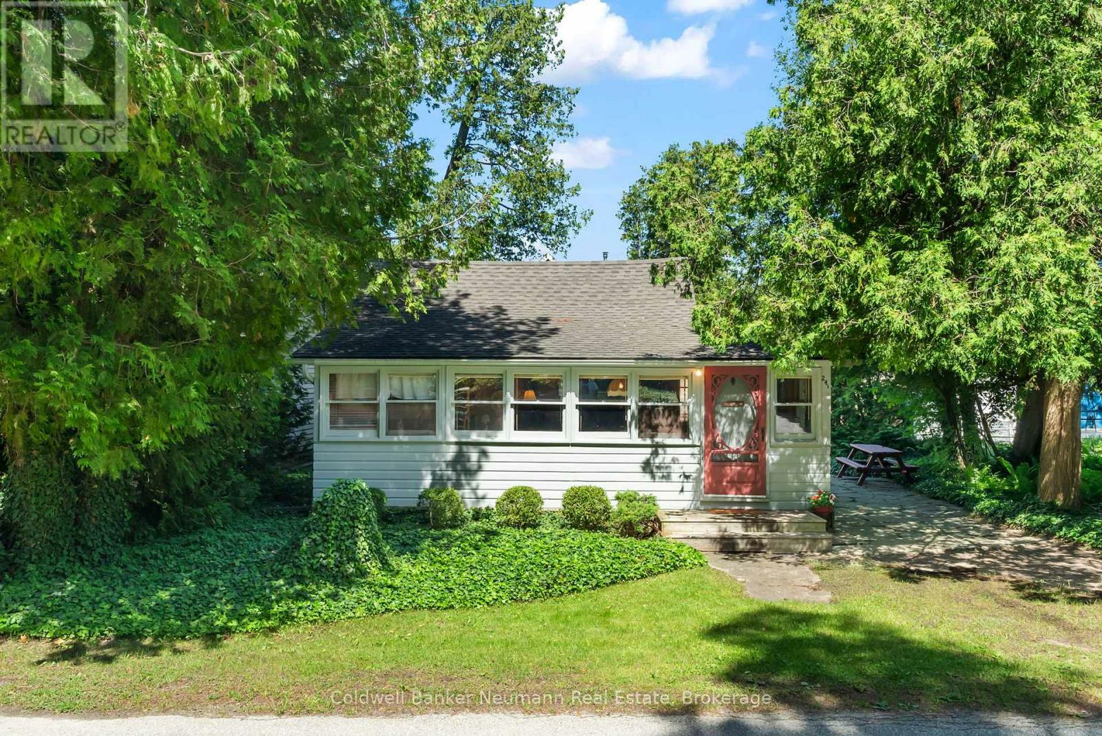 Property Photo: 241 Lake Street ON N0H 2L0