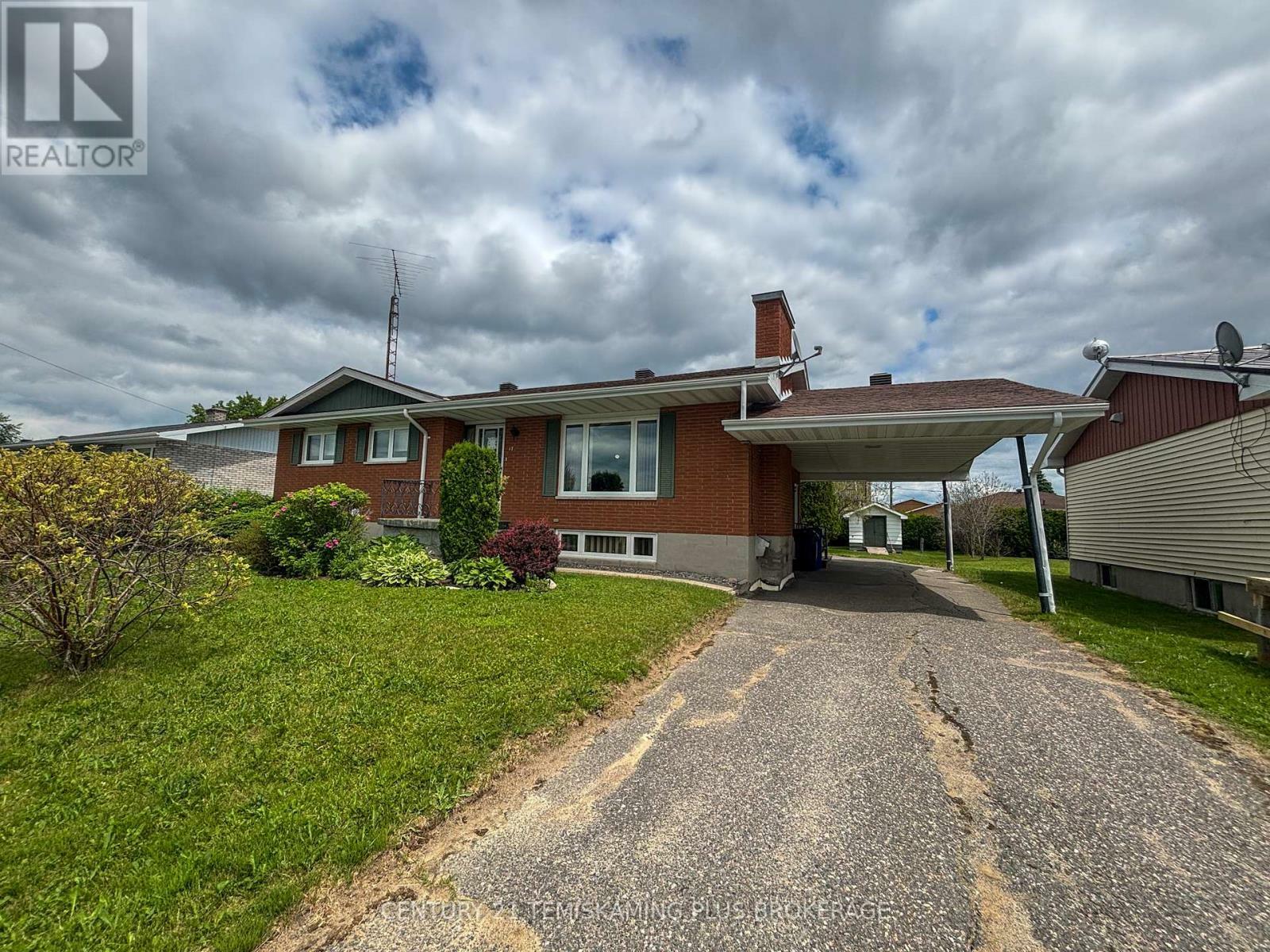 Property Photo: 17 Ninth Avenue ON P0J 1E0