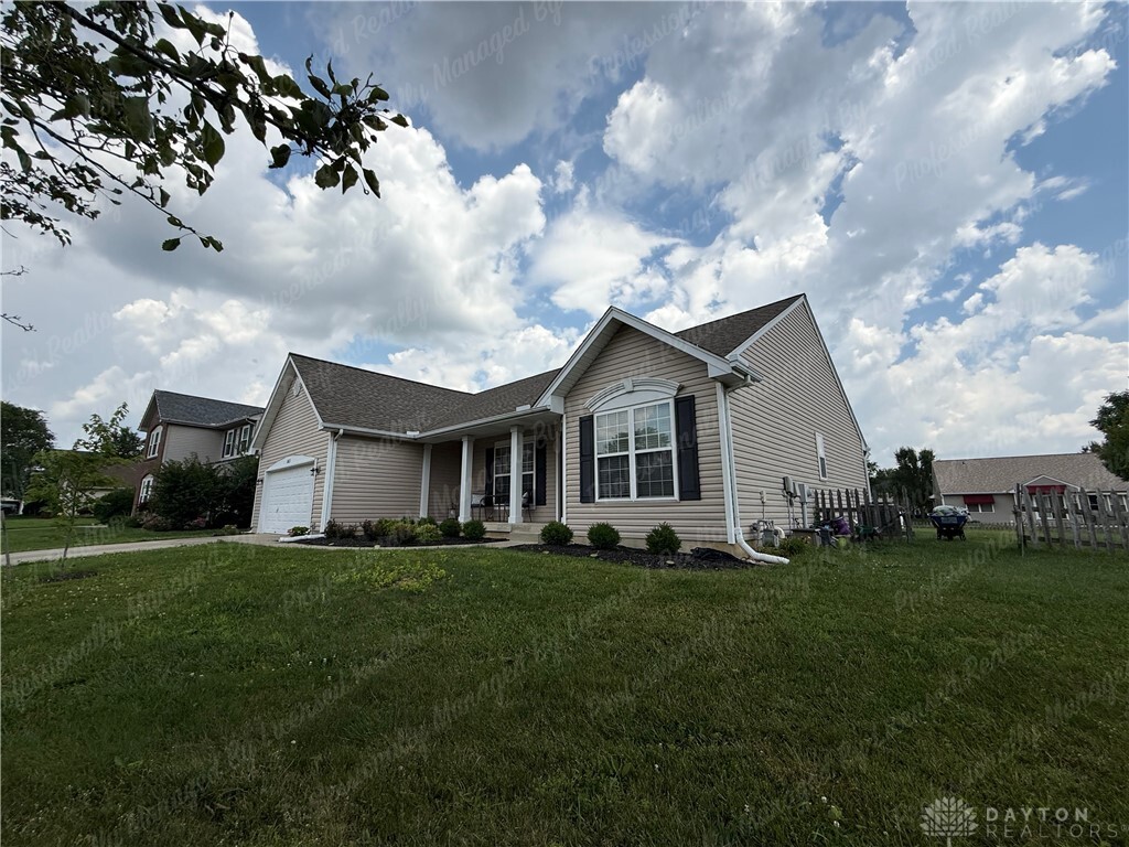 Property Photo: 1063 Glenhollow Court OH 45324