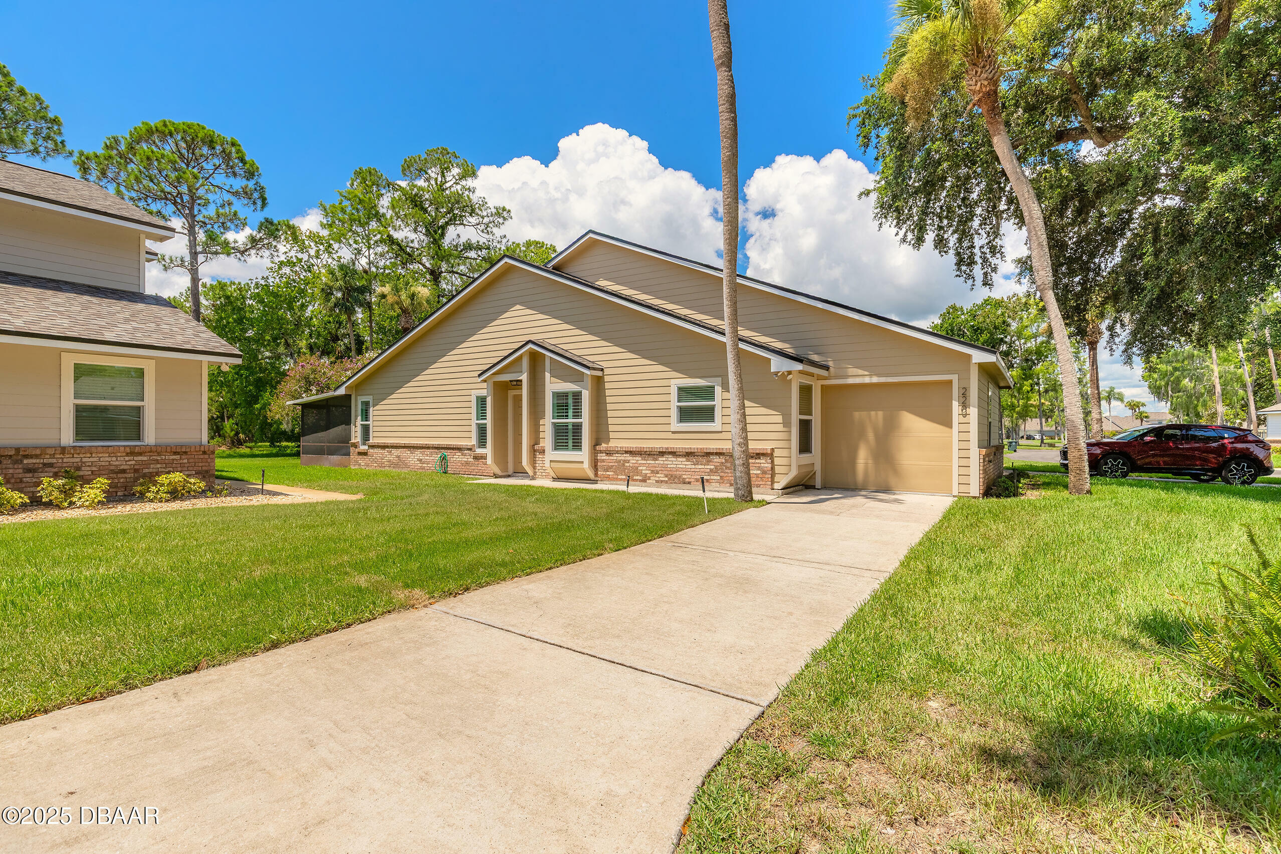 Property Photo: 220 Bob White Court FL 32119