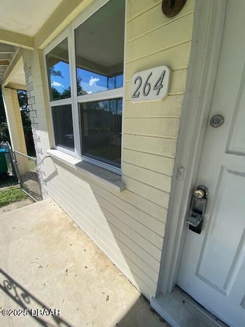 Property Photo: 264 Sherwood Lane FL 32117