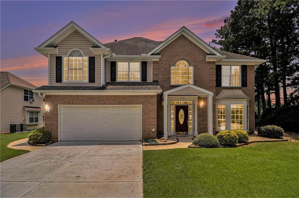 Property Photo:  1900 Green Oak Circle  GA 30043 