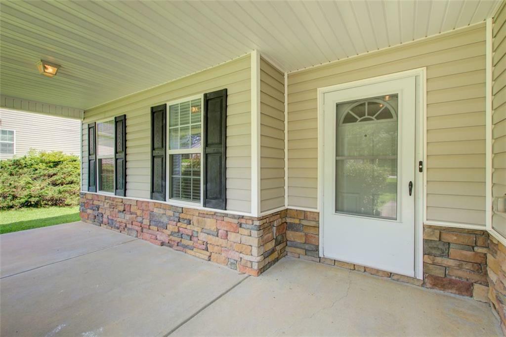 Property Photo: 221 Glenview Trail GA 30224