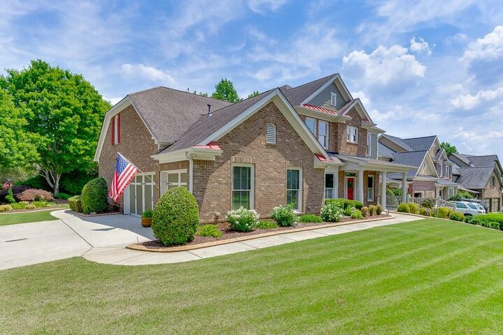Property Photo: 7405 Brookstone Way GA 30542