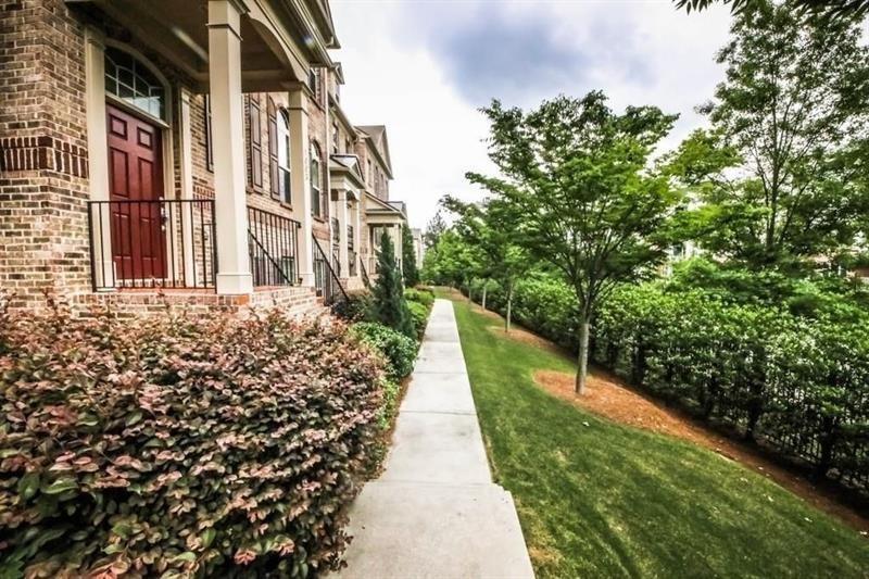 Property Photo: 1004 E Paces Chase NE GA 30326