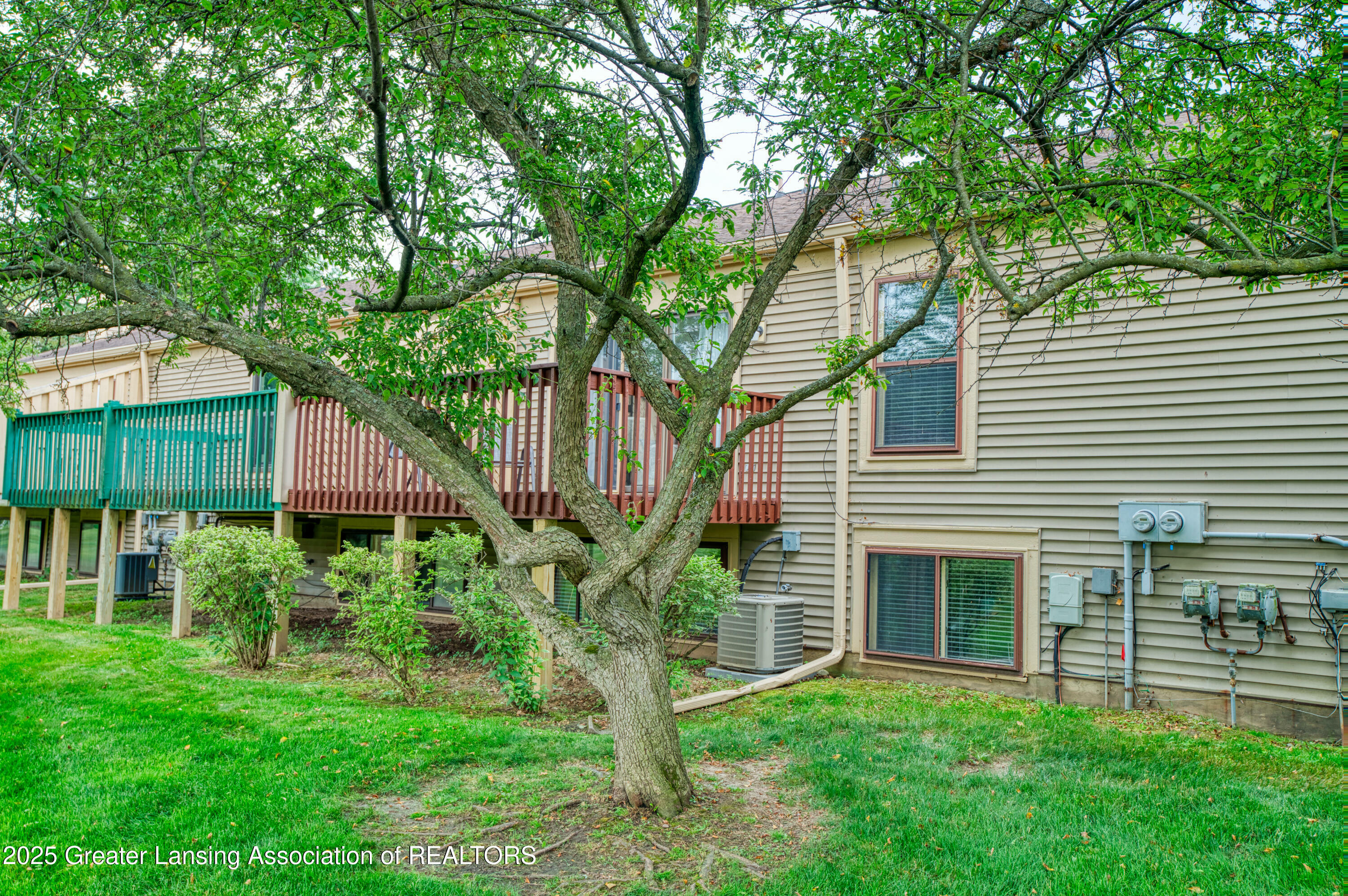 Property Photo:  6528 Springtree Lane  MI 48917 
