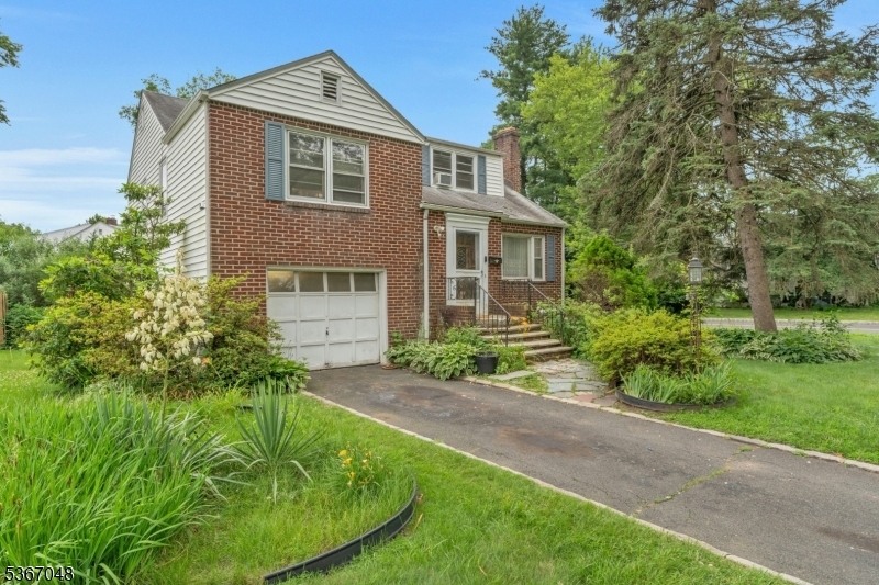 Property Photo:  525 Ashwood Rd  NJ 07081 