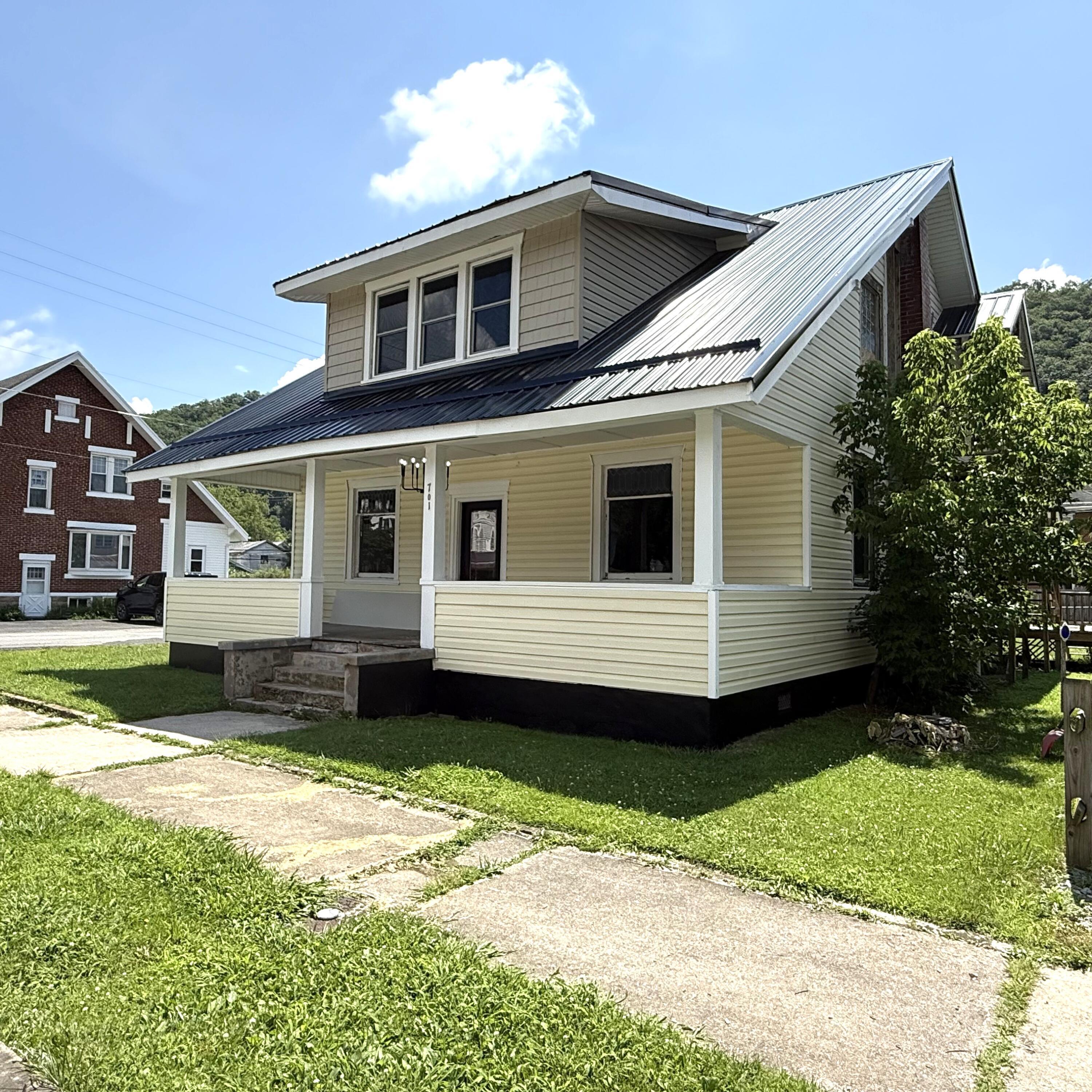 Property Photo:  701 2nd Ave  WV 24954 