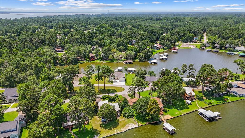 Property Photo:  305 Twin Magnolia  TX 77360 