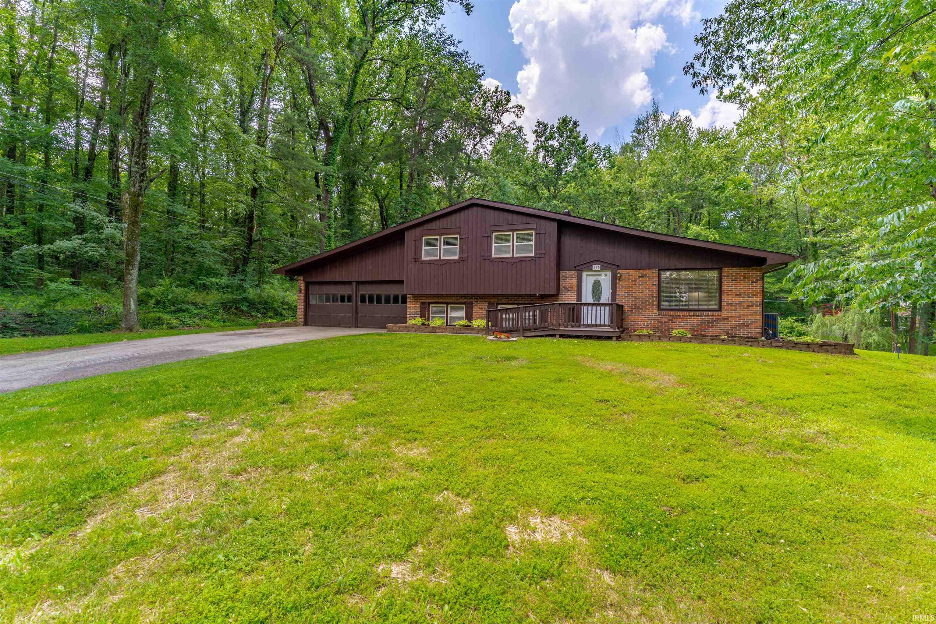 Property Photo: 417 Pine Place IN 47710