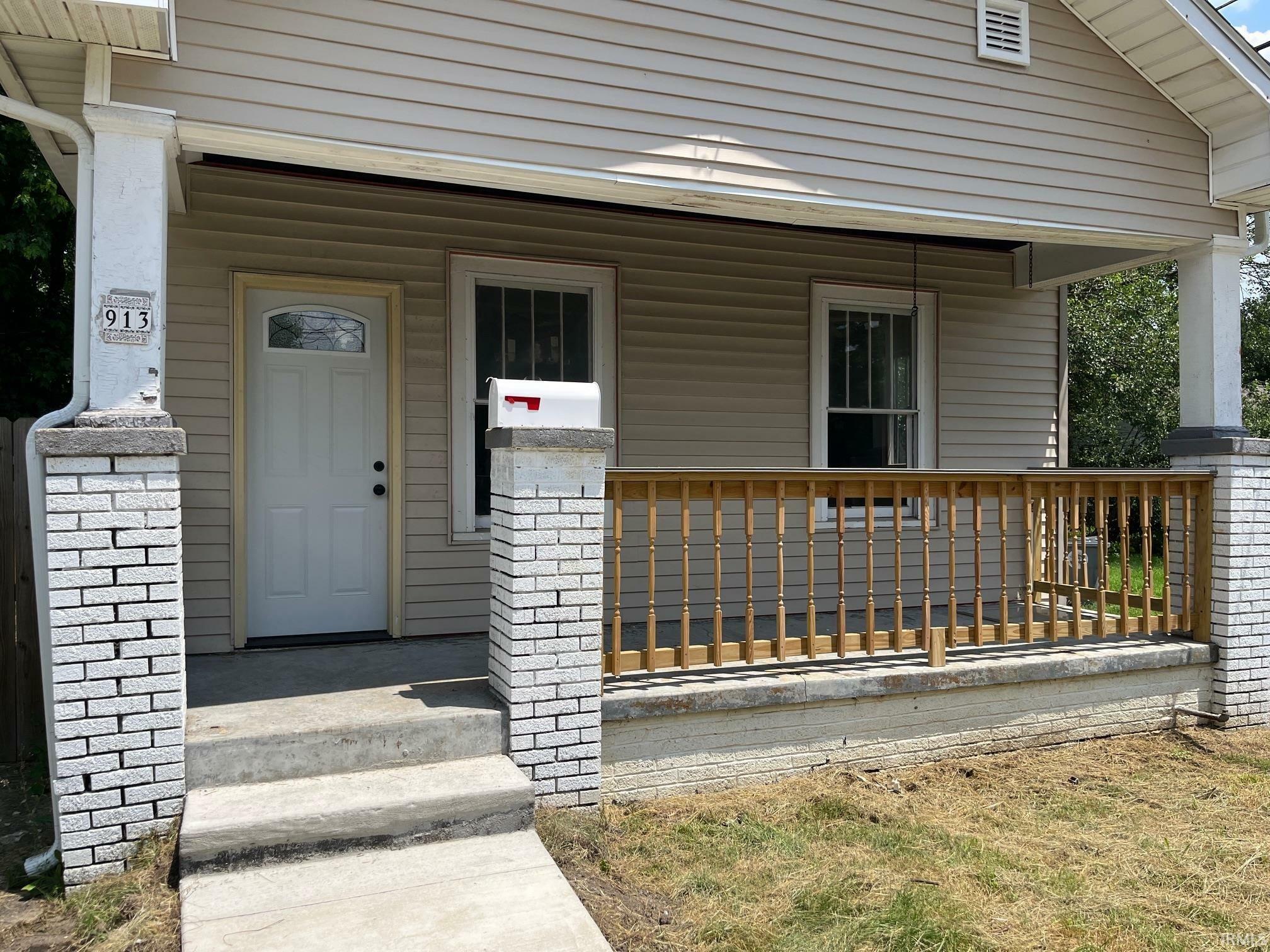 Property Photo: 913 N Morton Avenue IN 47711