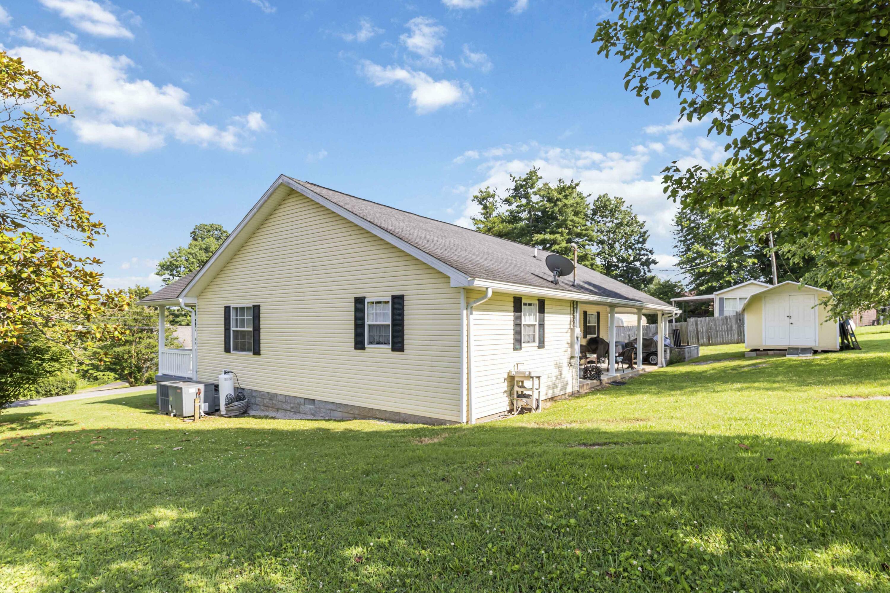 Property Photo: 303 Beauchamp Boulevard KY 42503