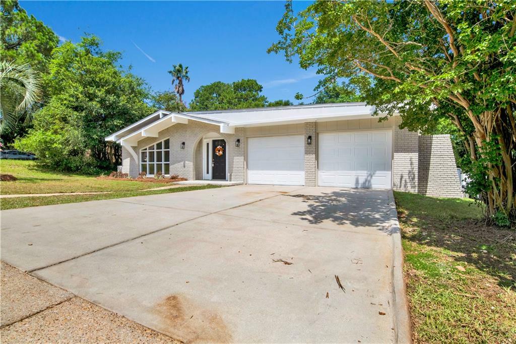 Property Photo: 2604 Old Dobbin Drive E AL 36695