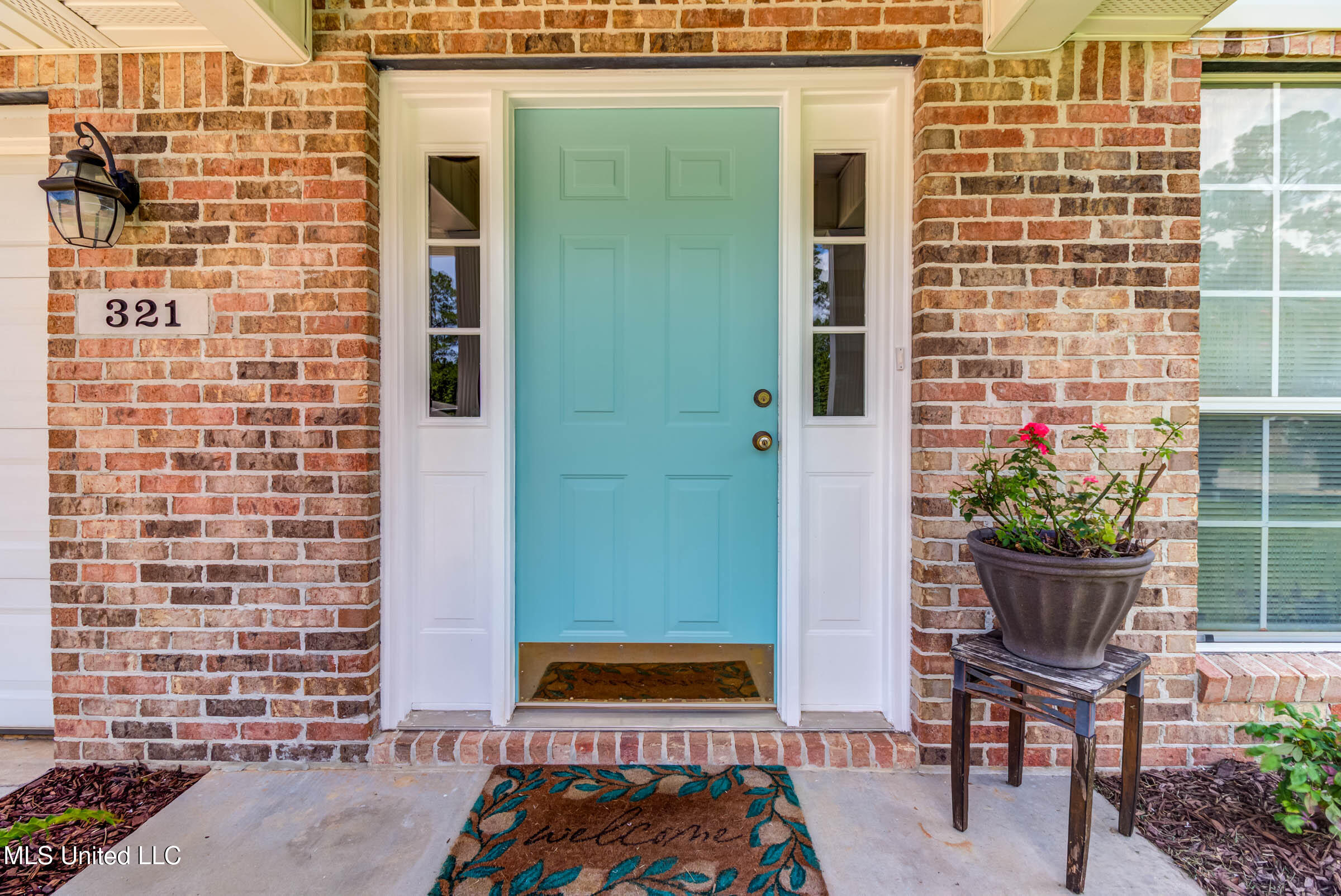 Property Photo: 321 Woodcrest Drive MS 39560