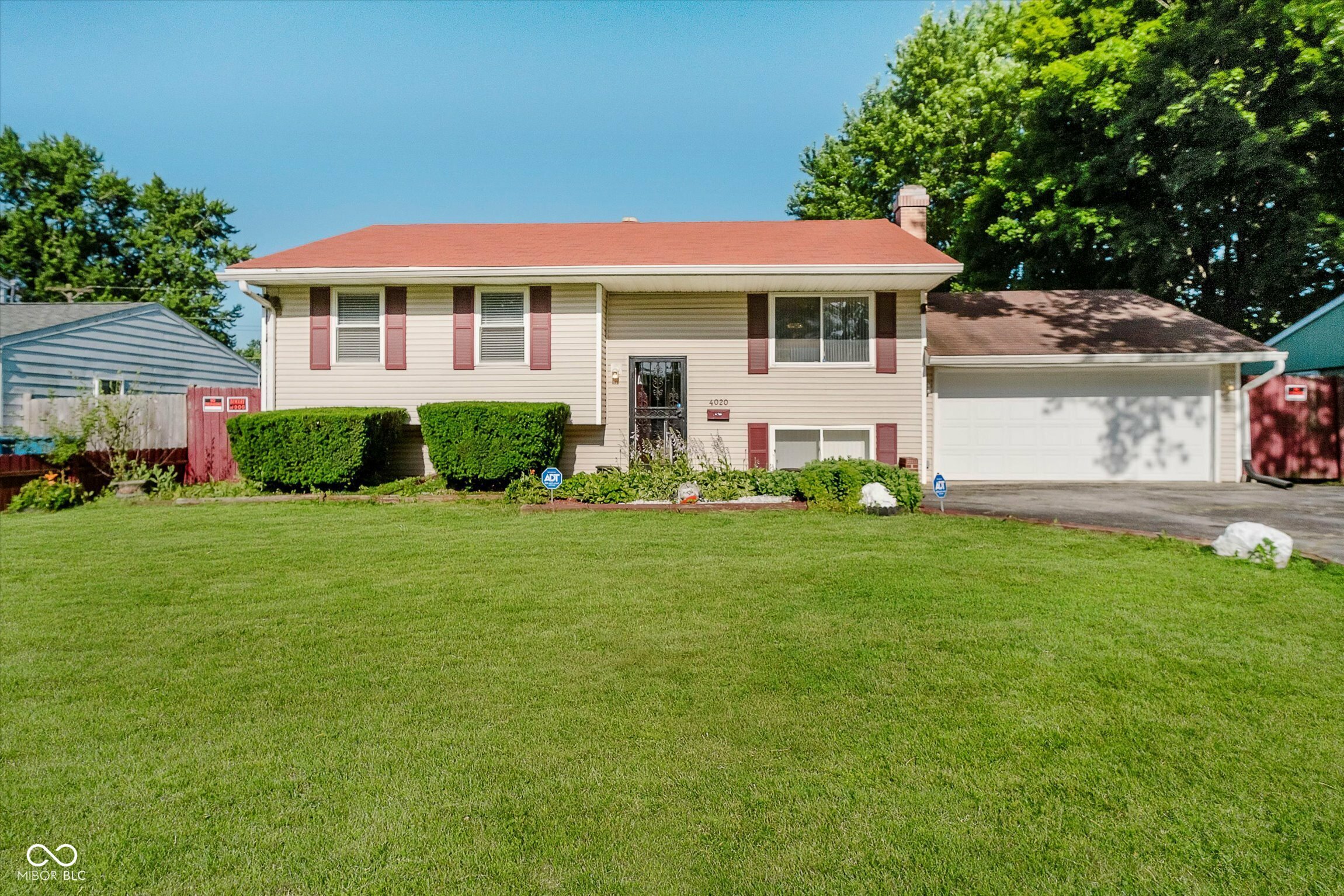 Property Photo: 4020 Eisenhower Drive IN 46254