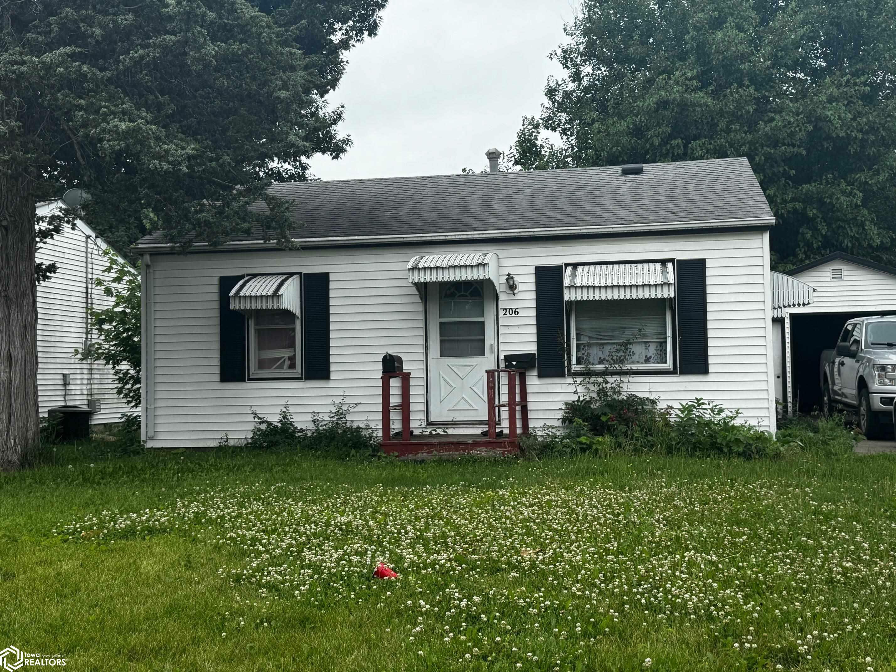 206 N 13th Avenue  Marshalltown IA 50158 photo