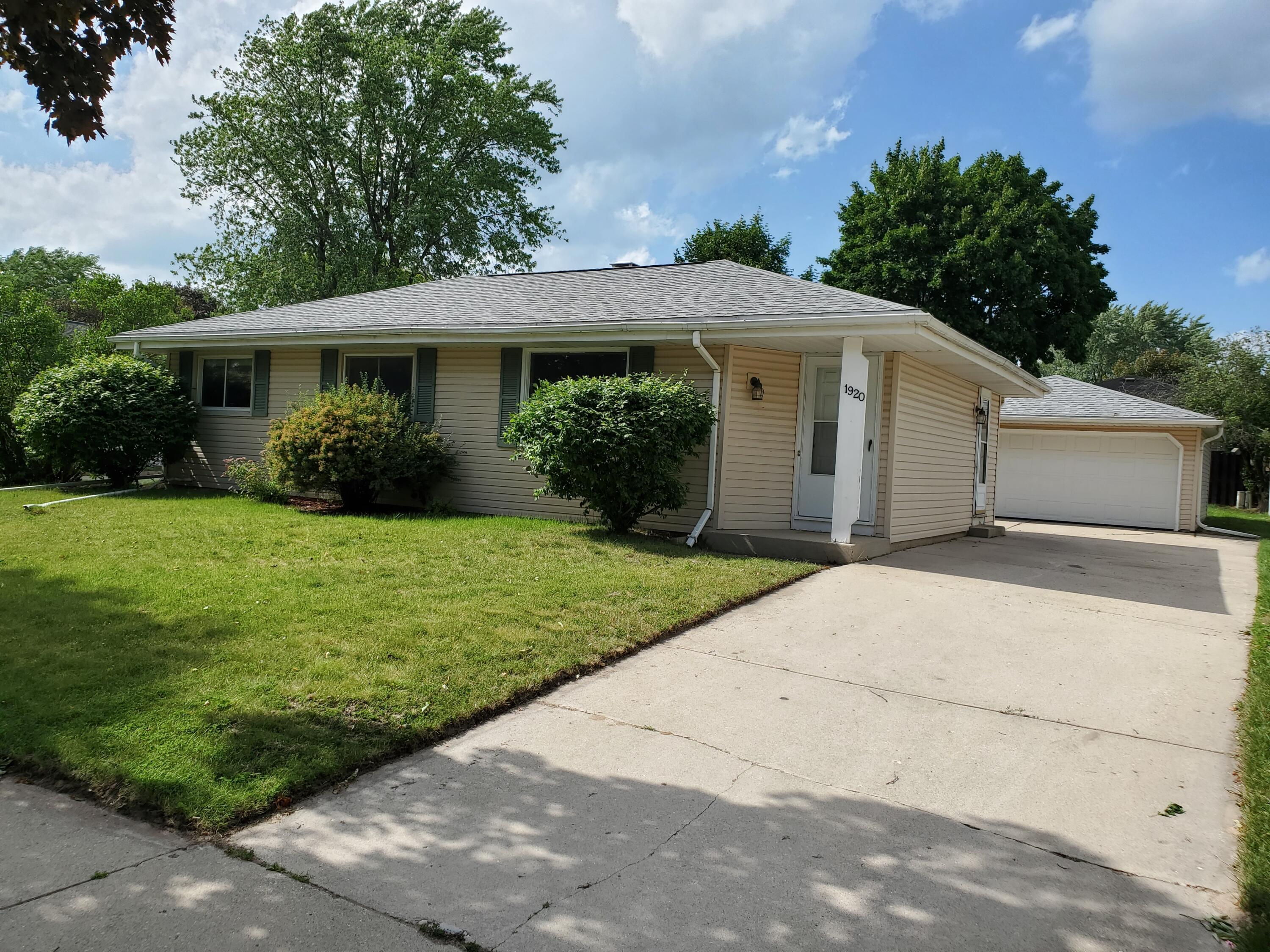 1920 Deerfield Dr  West Bend WI 53090 photo