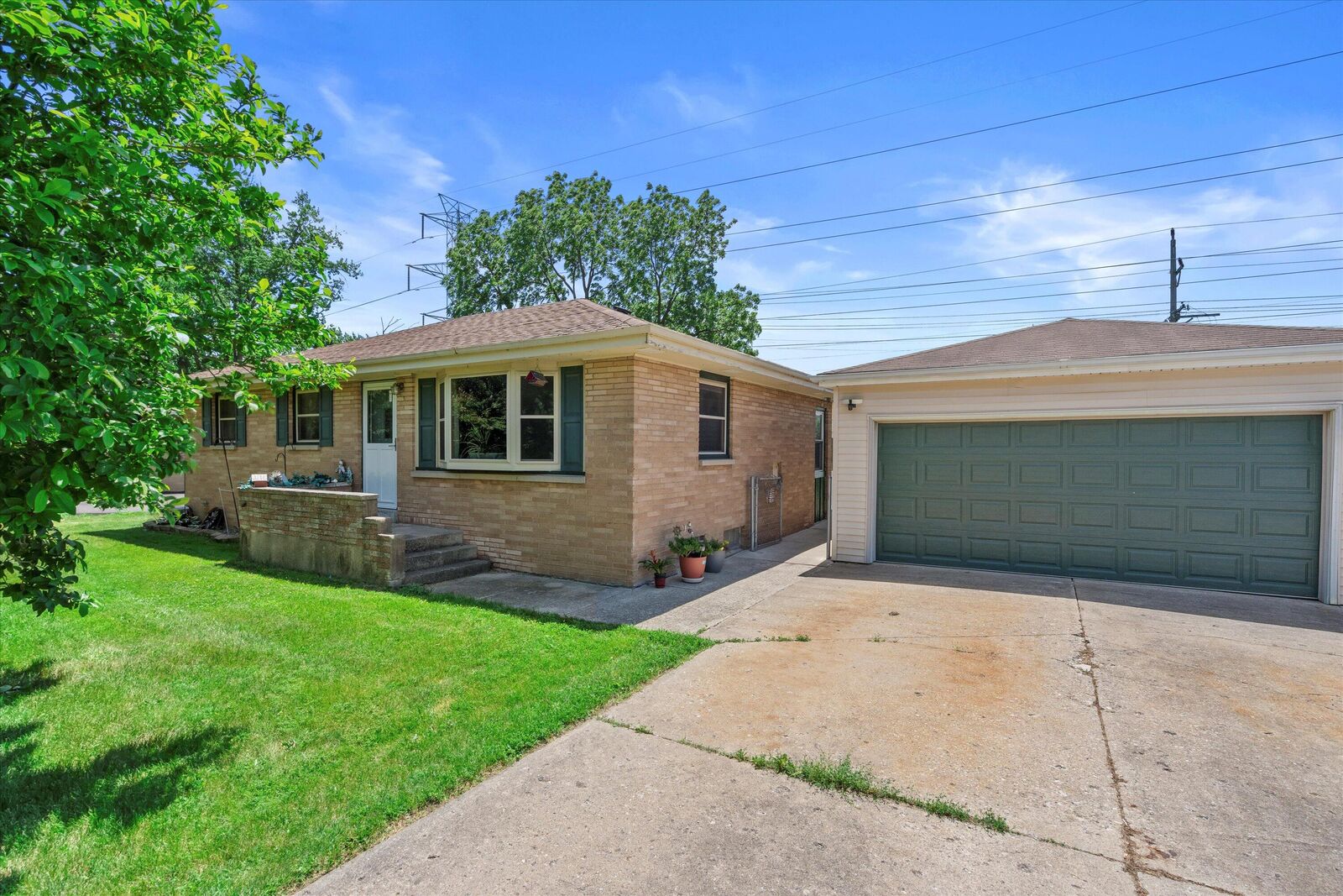 Property Photo: 17101 W Roosevelt Ave WI 53151