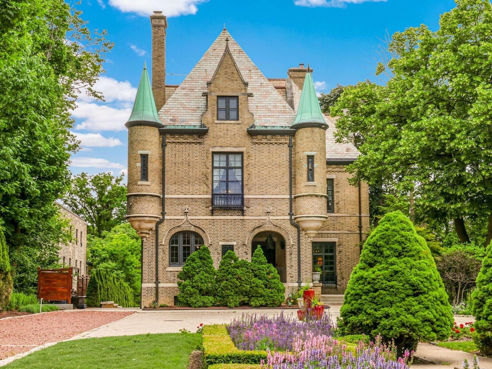 3266 N Lake Dr  Milwaukee WI 53211 photo