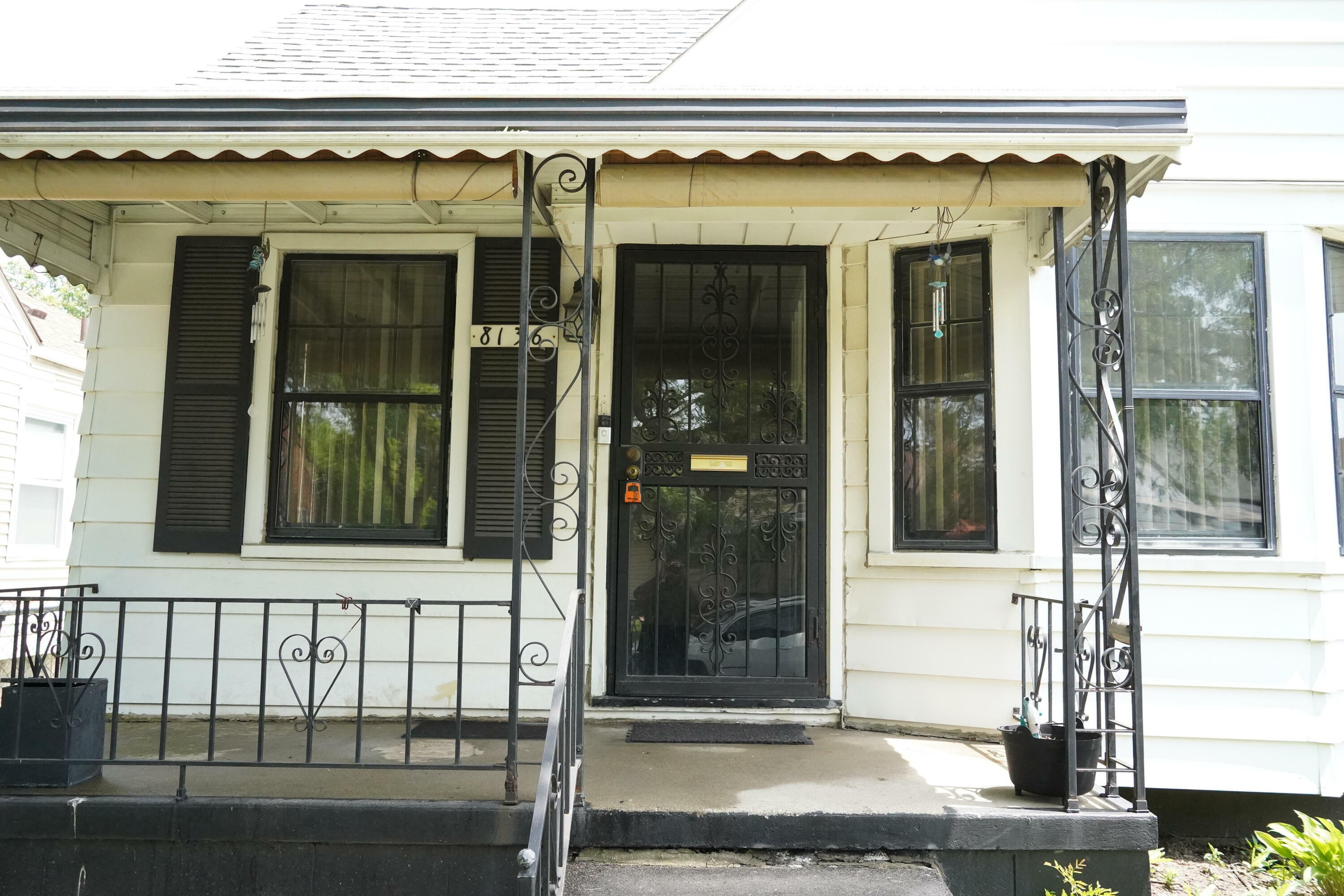 Property Photo: 8136 Roselawn Street MI 48204
