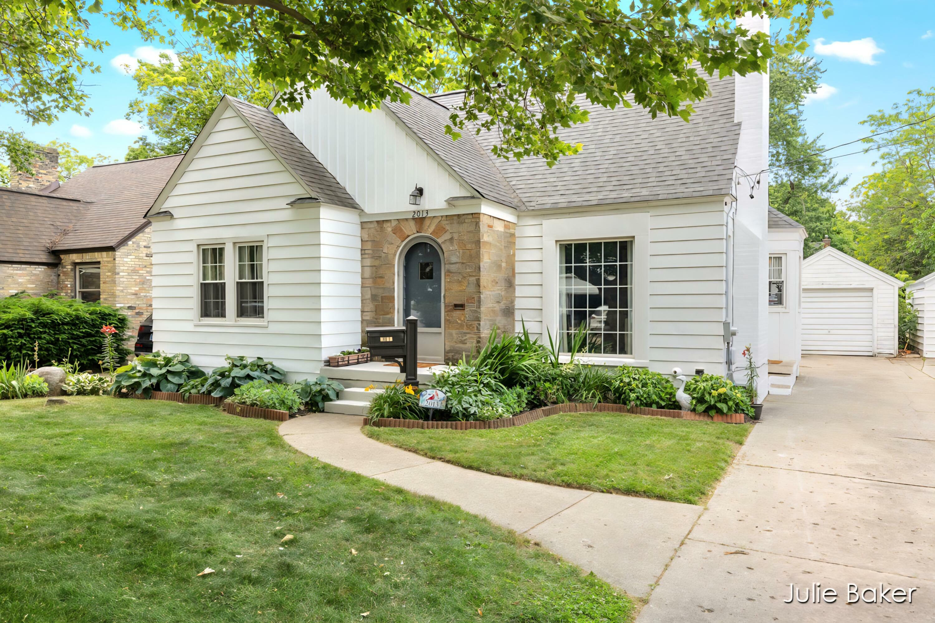 2013 Duiker Avenue NE  Grand Rapids MI 49505 photo