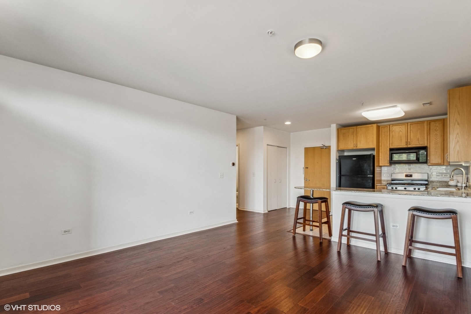 Property Photo: 7243 Madison Street 311 IL 60130