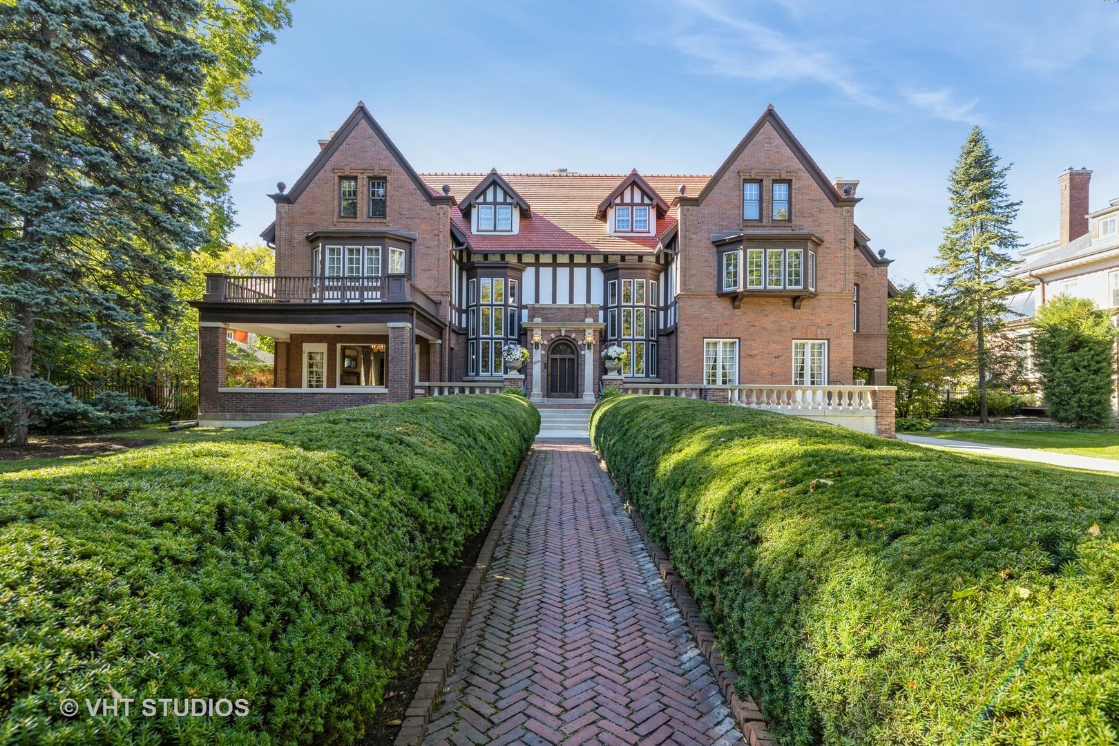 Property Photo: 1120 Forest Avenue IL 60202