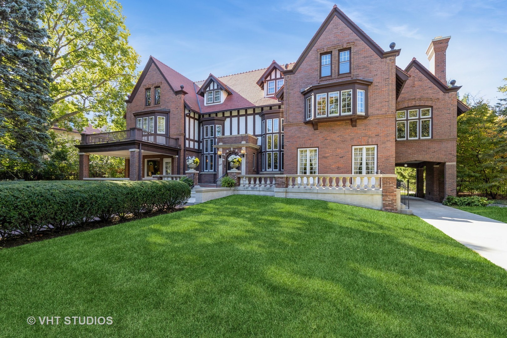Property Photo: 1120 Forest Avenue IL 60202