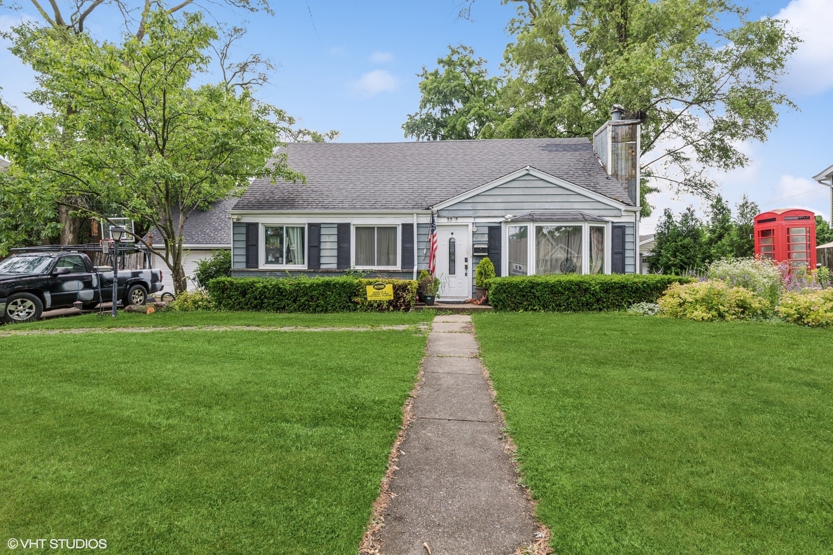 Property Photo: 3212 Lindenwood Lane IL 60025