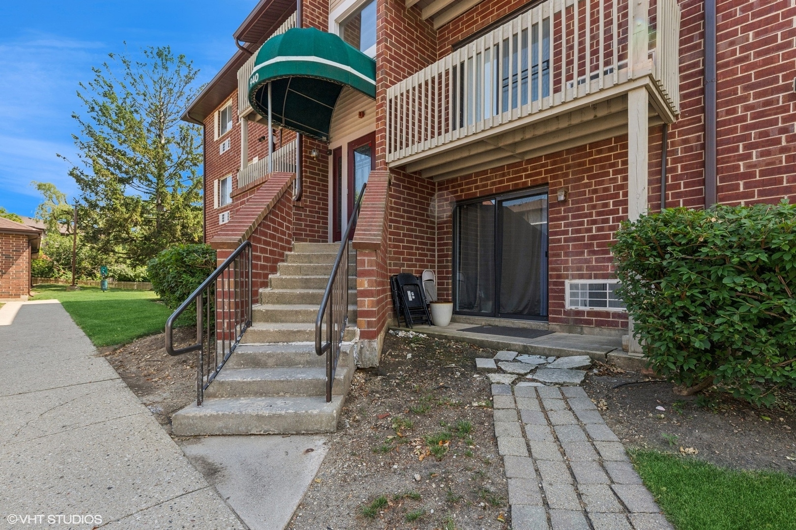 Property Photo: 940 N Lakeside Drive 1A IL 60061