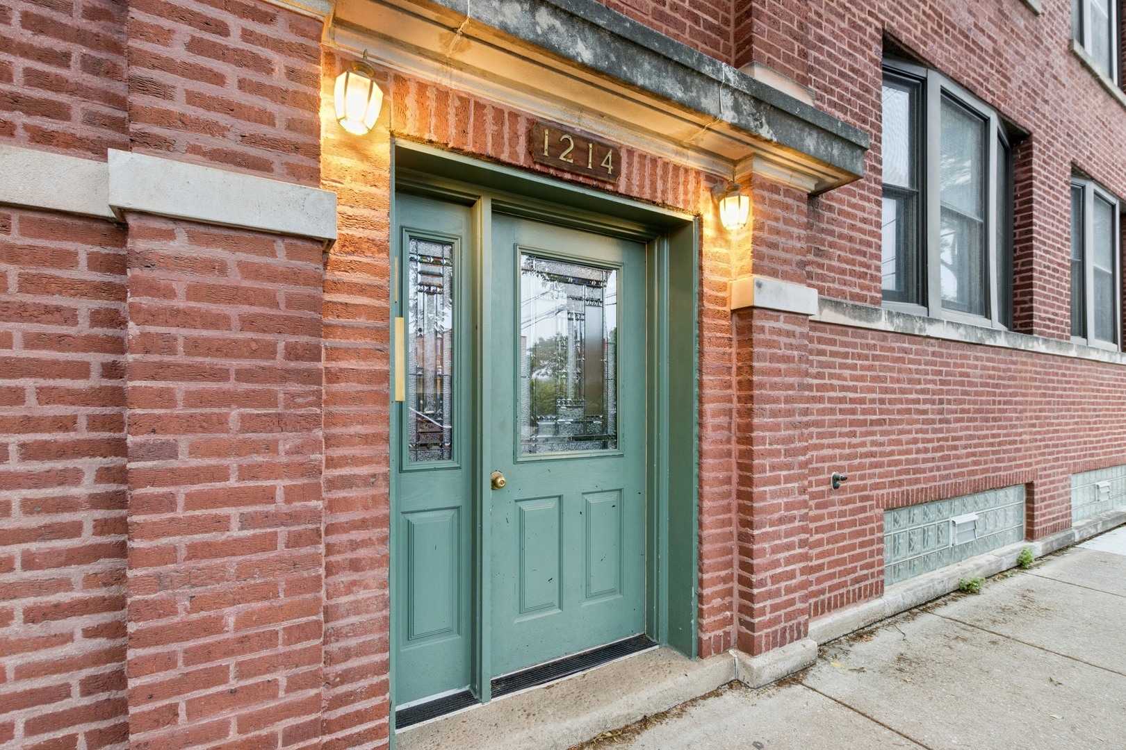 Property Photo: 1214 W Early Avenue 1E IL 60660