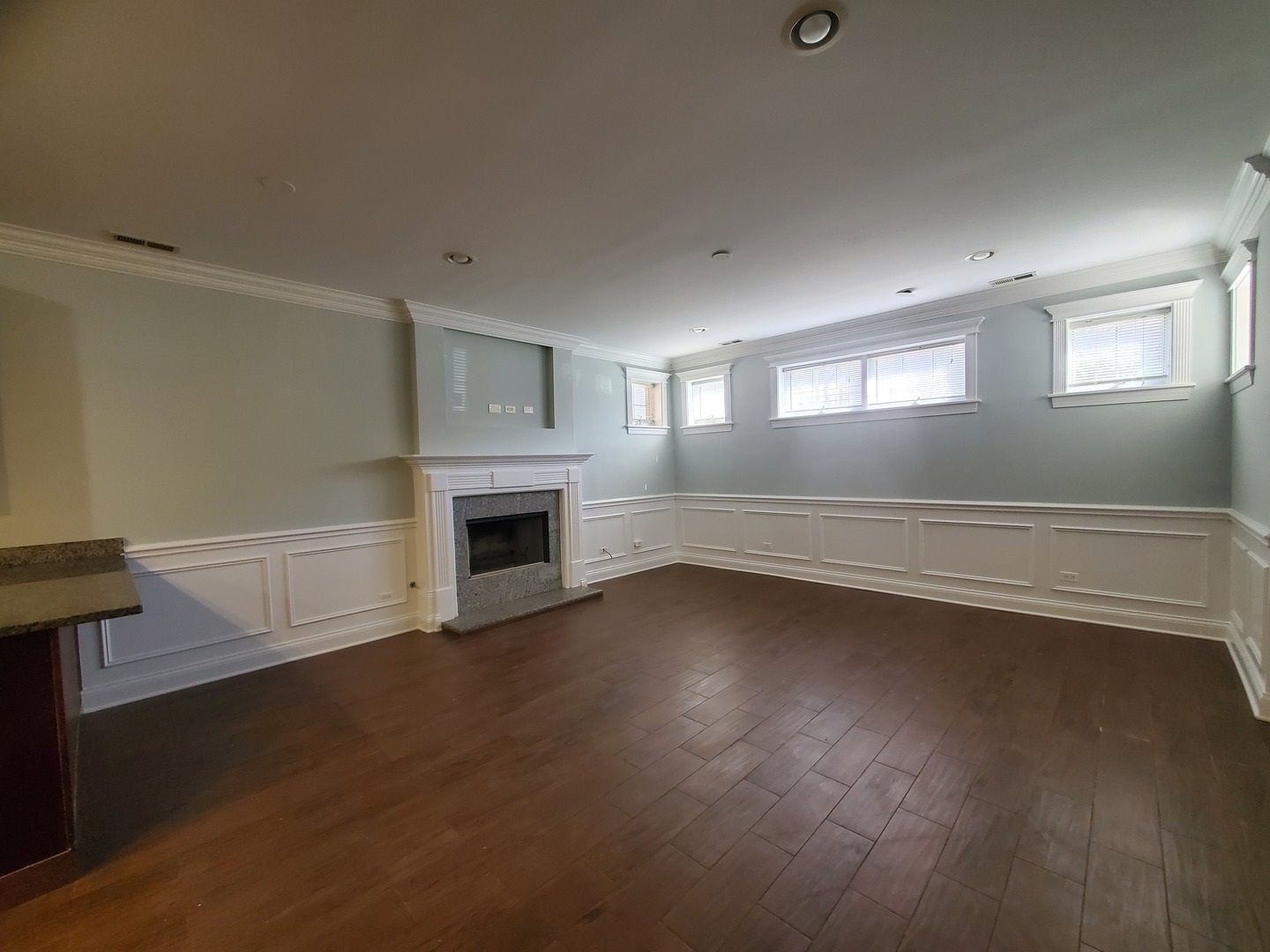 Property Photo: 2116 W Arthur Avenue 1 IL 60645