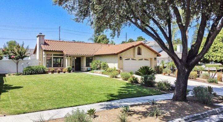 Property Photo: 20 Waters Court CA 92374