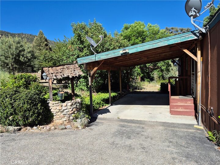 Property Photo: 2716 Klondike Way CA 93222