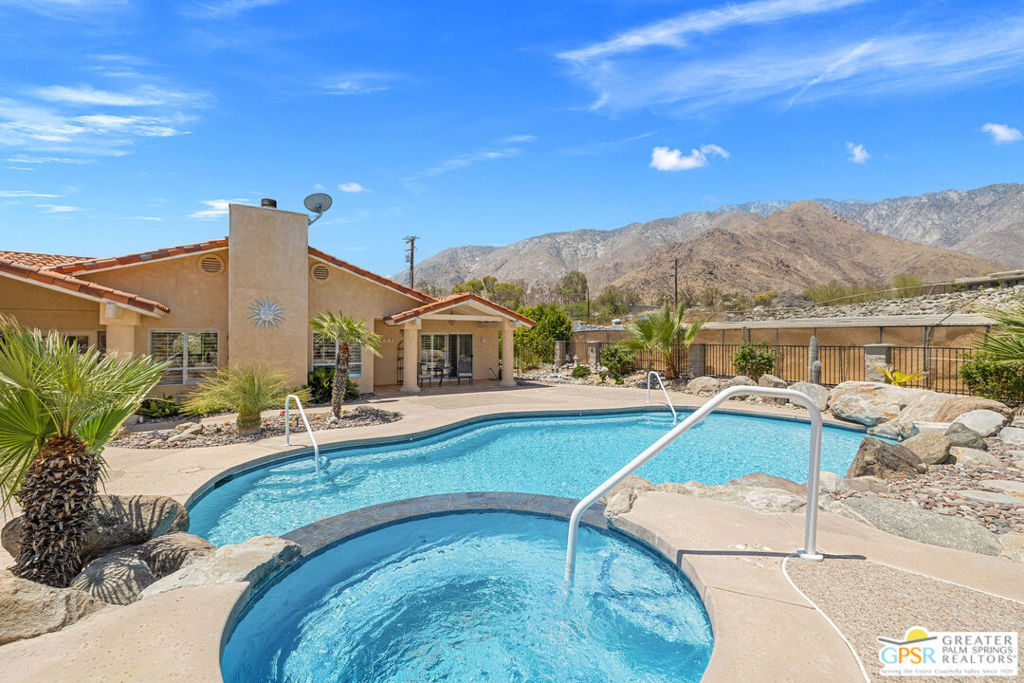 Property Photo: 600 W Via Escuela CA 92262