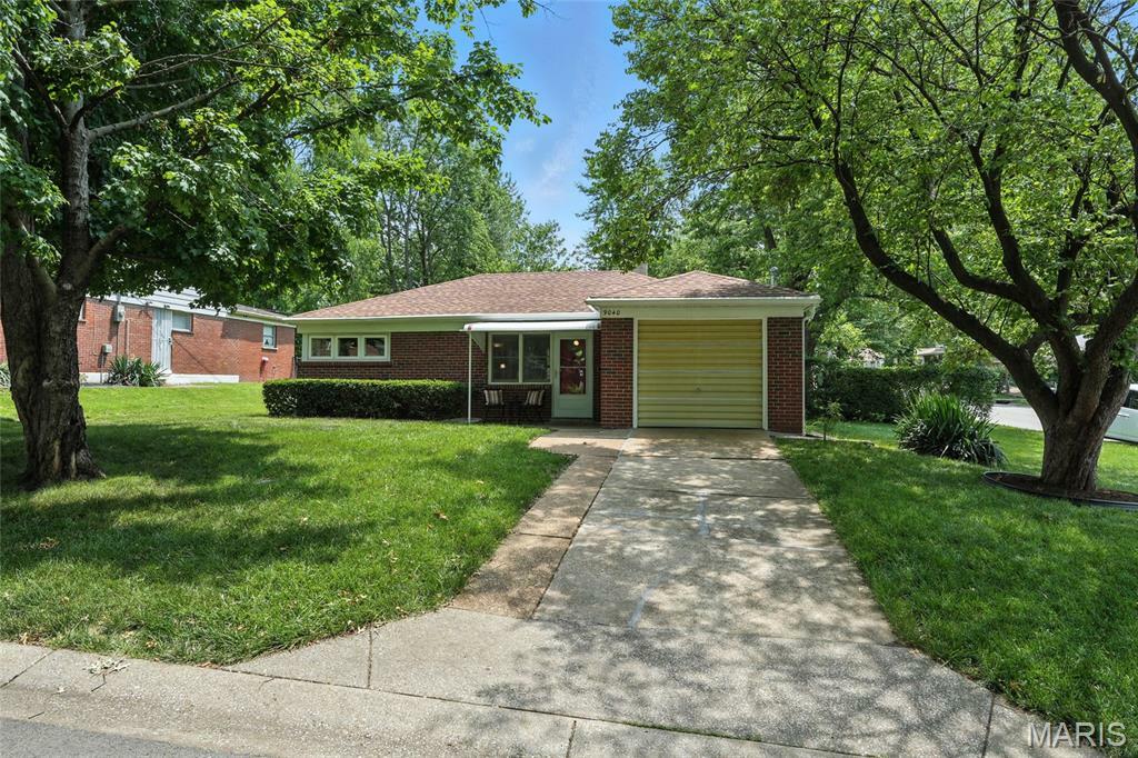Property Photo: 9040 Guthrie Avenue MO 63134