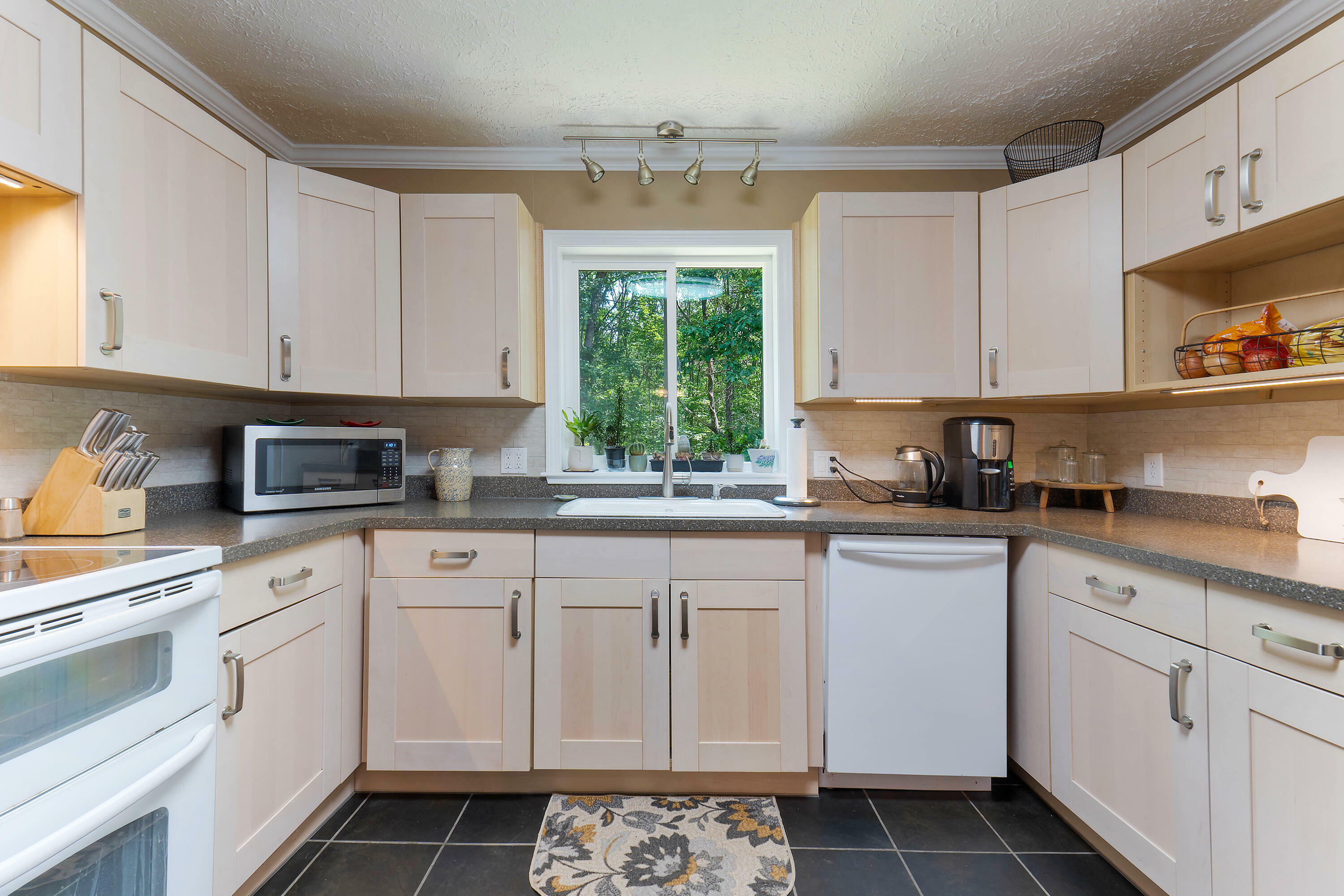 Property Photo: 3 Greenwood Lane ME 04240