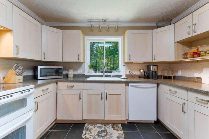 Property Photo:  3 Greenwood Lane  ME 04240 